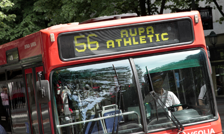 Marca Athletic en autobus